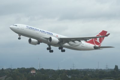 Turkish Airlines Airbus A330-200 TC-LNA