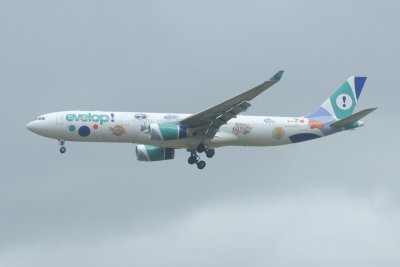 Evelop !  Airbus A330-300 EC-MII