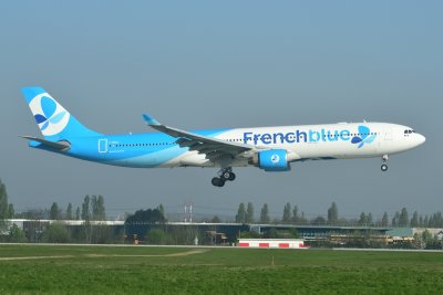 French blue Airbus A330-300 F-HPUJ 