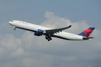 Delta Airbus A330-300 N810NW