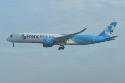 French blue Airbus A350-900 F-HREU 