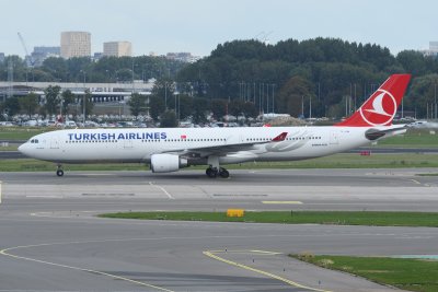 Turkish Airlines Airbus A330-300 TC-JOM