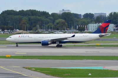 Delta Airbus A330-300 N810NW