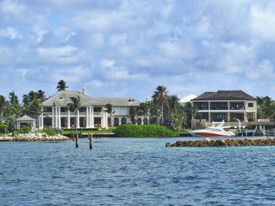 Living large on Paradise Island, Nassau