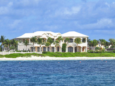 Living large on Paradise Island, Nassau