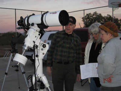 Jerry Hyman, Carol Sabo and Kathleen Audette admiring Jerry's Skywatcher AZ-EQ6-GT mount with the ESPRIT 120mm.
 
IMG_4417.JPG