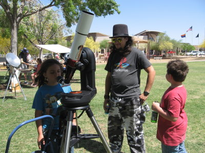 Visitors observing the Sun through Bill Dellinges' solar telescope