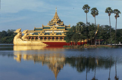 Yangon, Kandawgyi Lake
