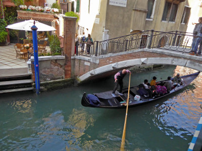Gondolier ducking under Low Bridge