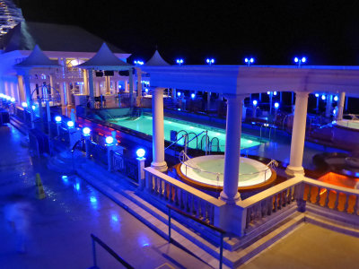 Adult Pool onboard the Norwegian Spirit