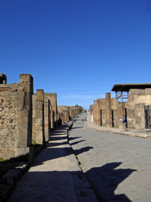 Strada Abbondanza was a main street of Pompeii