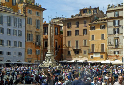 Crowd at Piazza della Rotonda in front of the Pantheon