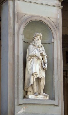 DaVinci Statue in Piazzale Degli Uffizi