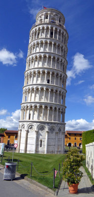 Leaning Tower of Pisa (1173-1372 AD)