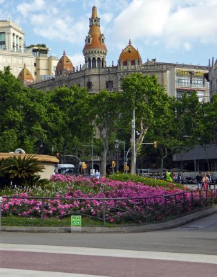 In Placa de Catalunya with Casa Rocamora in the background, Barcelona