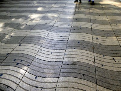 Optical Illusion that the walkway of La Ramblas is wavy