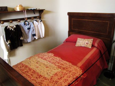 Bedroom inside La Pedrera
