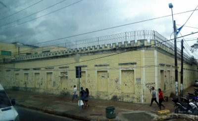 Building with double & triple Concertina Wire in Fortaleza