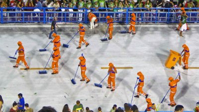 Cleanup Crew between Samba Schools