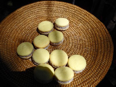 'Alfajores' is 2 cookies with Dulce de Leche in the Middle