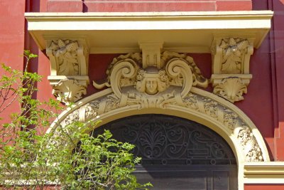 Colonial facades are well-preserved on most Buildings