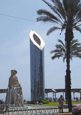 Mirrored Towers double as Ventilation for Larcomar Mall in Lima, Peru