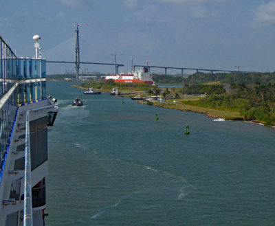 Big Ship leaving the New Agua Clara Locks