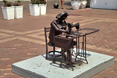 Another Edgardo Carmona Statue in San Pedro Claver Plaza