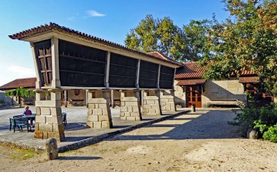 Mice-proof grain storage at Quinta da Aveleda, Portugal