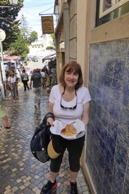Susan with 'Queijidas' and 'Travesseiros' from Piriquita in Sintra, Portugal
