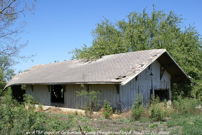 Ex-ATSF Carbondale KS depot 003.jpg