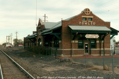ex-ATSF depot of Fowler CO-001.jpg