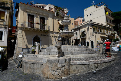Fontana di Piazza Duomo, Taormina