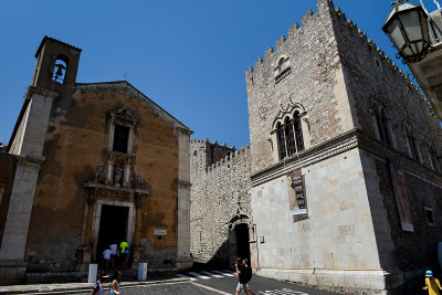 Chiesa Santa Caterina and Palazzo Corvaja on the right, Piazza Vittorio Emanuele II in Taormina 