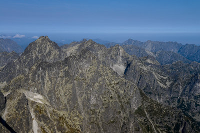 On the summit of Zadný Gerlach 2616m, Vysoká 2547m on the left, Rysy 2503m behind, Swinica 2301m far behind, Tatra NP