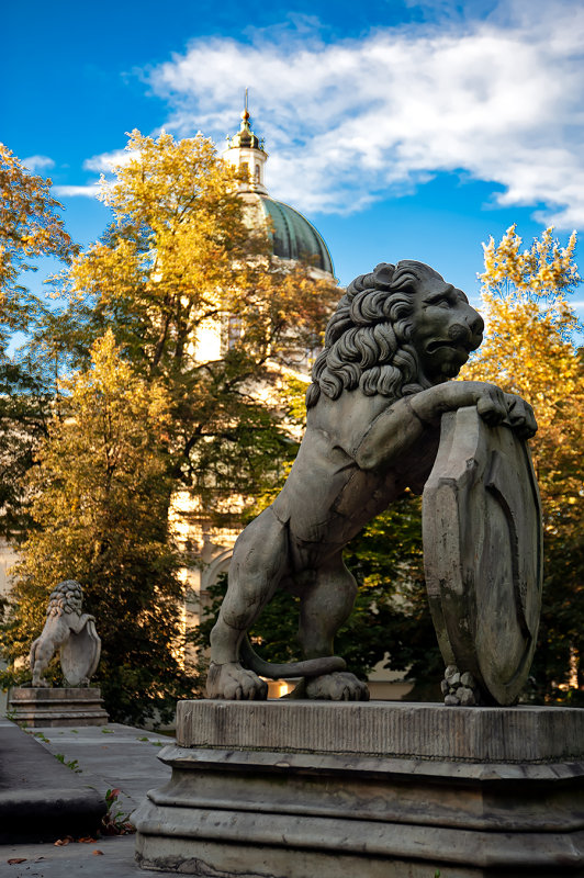 Lions At The Mausoleum 