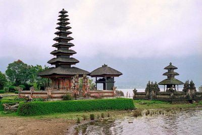 A hindu temple in Bali Reala