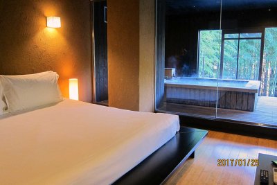 Bed & private onsen