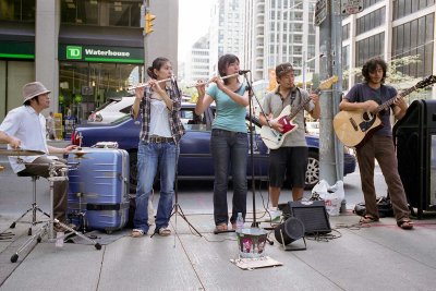 Street musicians @f5.6 Reala