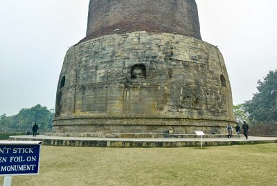 Big stupa in Sarnath M8