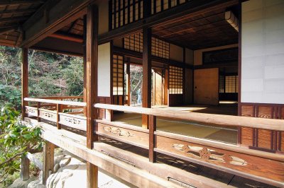 house with surrounding veranda D70