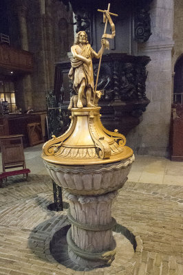 Oldenzaal RK St Plechelmusbasiliek [011] 2017 4101.jpg