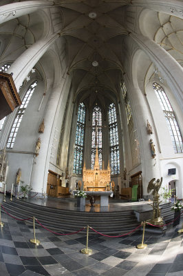 Venray RK Petrus' Bandenkerk Hoofdaltaar e o  [011] 2017 4378.jpg