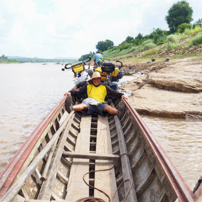 Se acabo la carretera en la rivera del Mekong.jpg