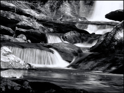 Frozen Balls Falls DSC02649 (Water) B&W.jpg