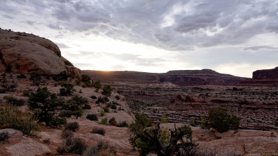 R1001142 Canyonlands Sunset_dphdr.jpg