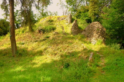 The  motte remains  in  situ in  stone .