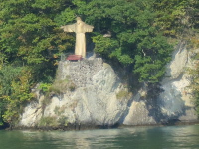 Statue  of  Christ  at  the  Lakeside .