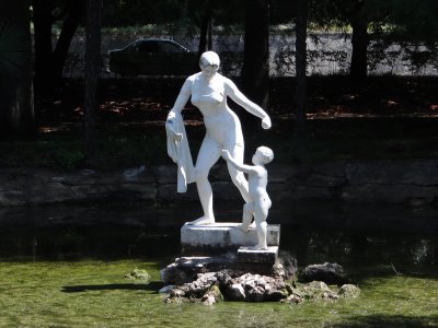 Russian era statues are common in parks.