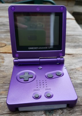 Gameboy Advance SP - metallic violet